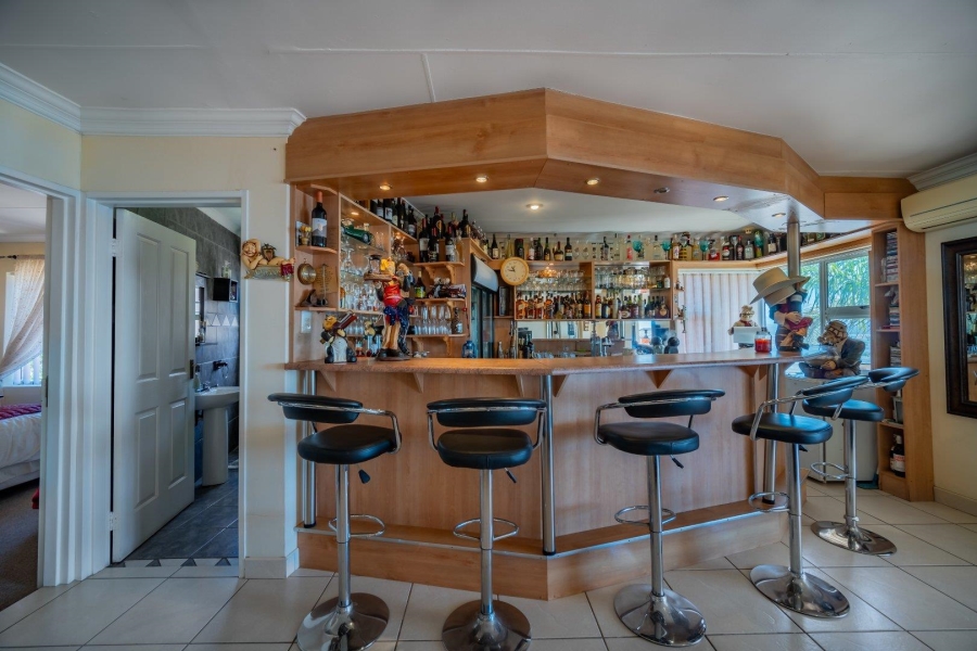 5 Bedroom Property for Sale in Wavecrest Eastern Cape